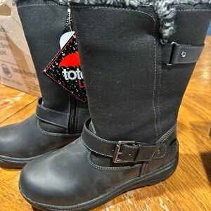 NWT totes black boots size 6
